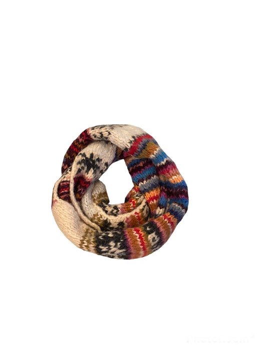 Round scarf Andean design